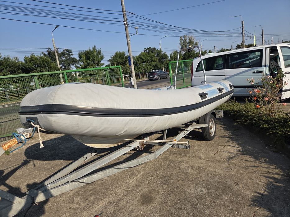 Vand barca și motor Yamaha 20 cai