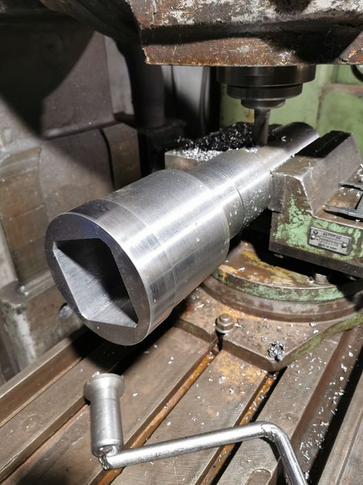 Токарные работы, фрезерные работы.