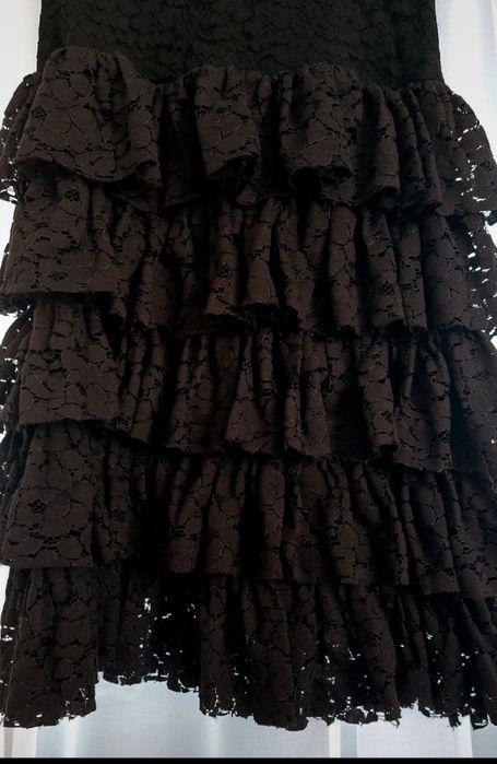 Rochiță pe un umăr