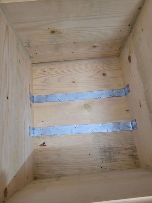 Vand 30 de stupi pt albine sau fac schimb cu albine