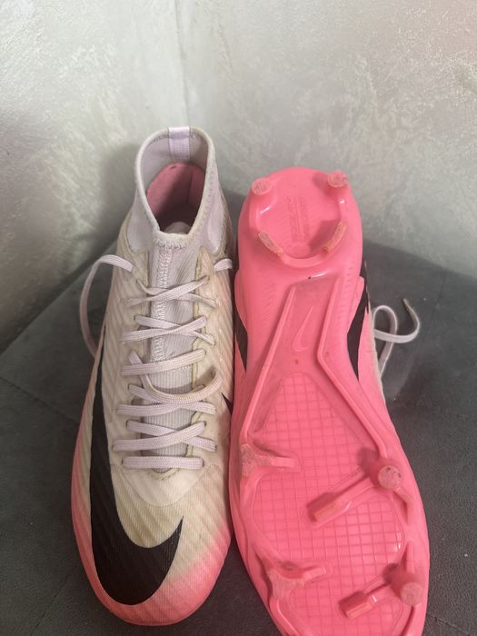 Ghete de fotbal nike mercurial