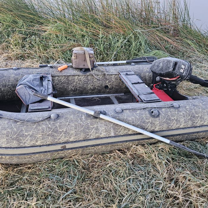 Продам лодку ревьера 3400