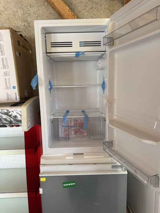 Хладилник A++ малък  с вътрешна камера Чисто нов 5г. Години