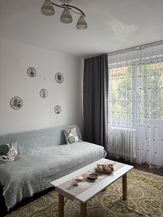Inchiriez apartament