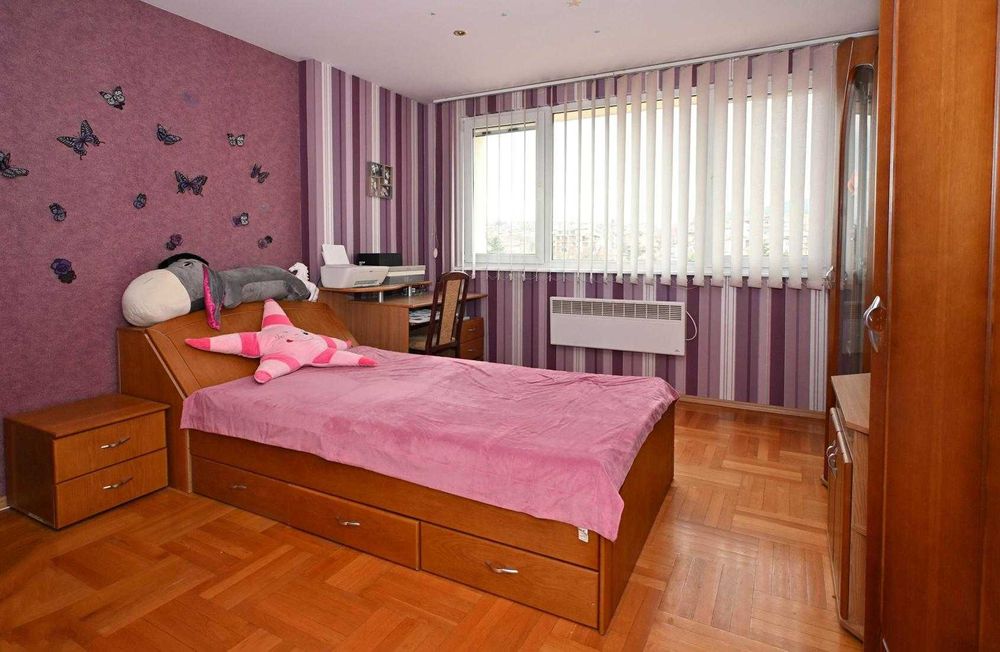 Четиристаен апартамент в гр. Перник център - с ремонт и обзавеждане