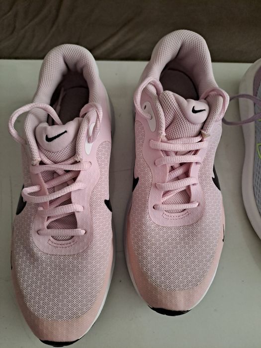 Спортни обувки Nike и Under armour