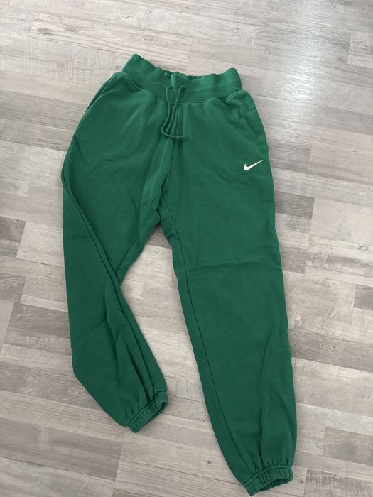 зелен анцуг Nike