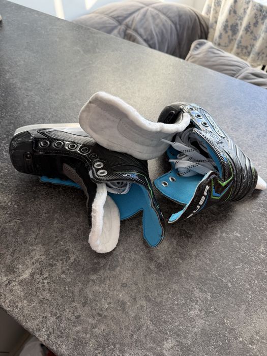 Продам коньки Bauer