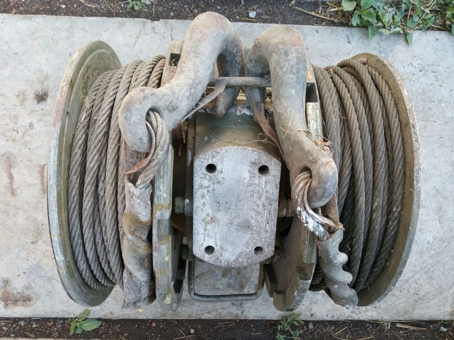 Лебёдка двух-барабанная