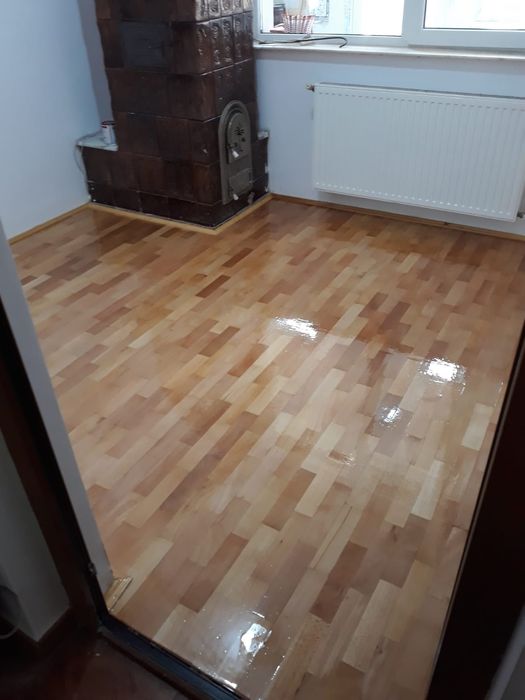 Parchetar  Montez  Raschetare  Recondiționare   Șlefuir scări lemn aplicare lac  ulei