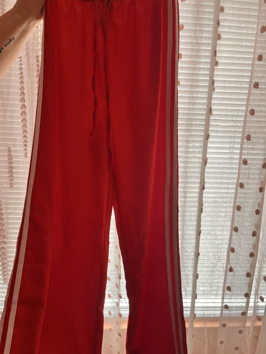 Дамски панталони с широк крачол