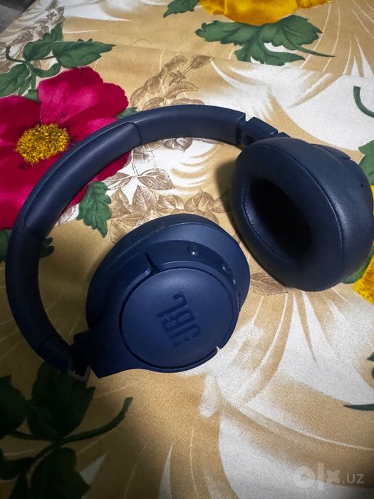 JBL 770NC headphone