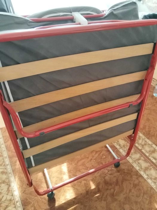 Походно сгъваемо легло с матрак и колелца