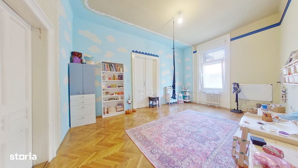Apartament modern cu 3 camere intr-o cladire istorica, la 300 m de Pri