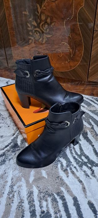 Продаётся женская обувь в отличном состоянии