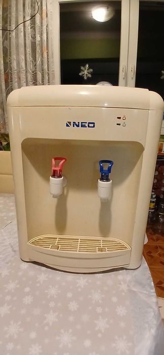 Диспенсър за вода NEO