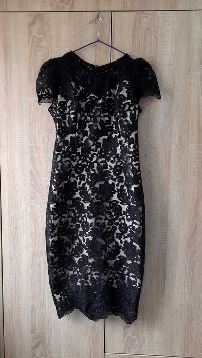 Vand rochie dantela facuta pe comanda. Xs/S mai mic!