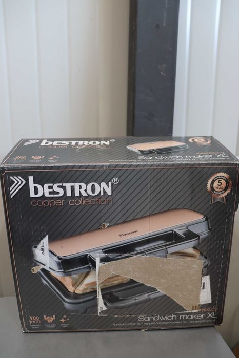 Машина за сандвичи Bestron, незалепващо покритие 900W