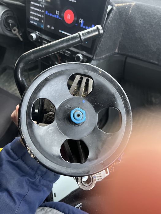 насос гидроусилителя руля (ГУР)