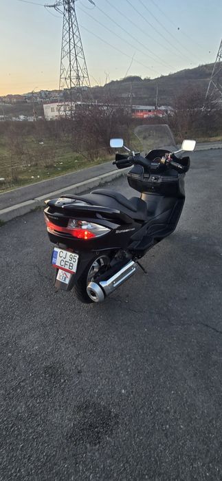 Vând Suzuki Burgman 400