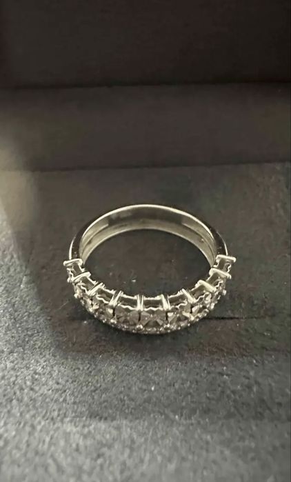 Продам кольцо с бриллиантами