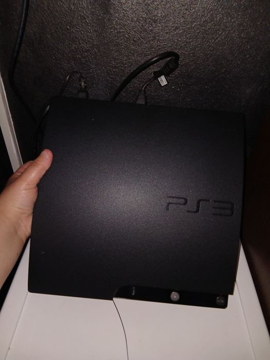 Vând PlayStation 3