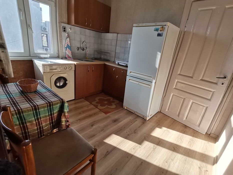 Дава се под наем Едностаен апартамент в Бургас, Център - 35 кв.м за 153 € - Снимка #2