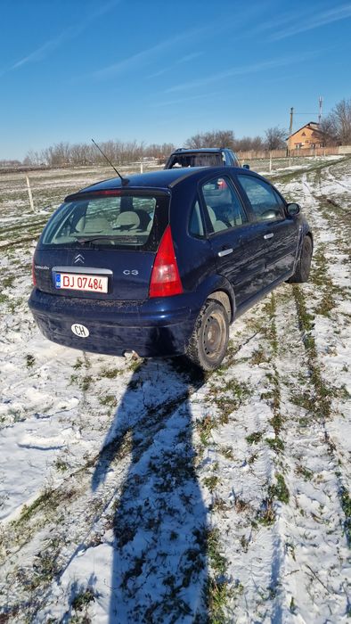 Dezmembrez Citroen c3 1,4 benzină 2003
