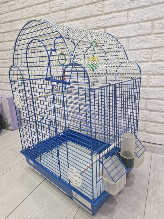 Продам большую клетку для попугаев