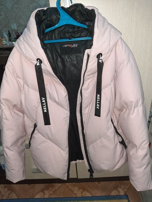 Продам пуховик женский.