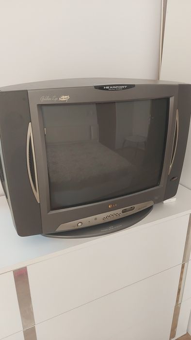 Телевизор LG Golden Eye 2