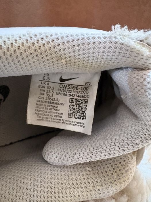 Adidași Nike Court Vision Low - Alb cu logo iridescent / argintiu