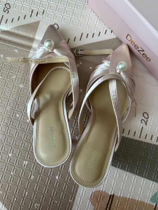 Обувки на ток Deezee