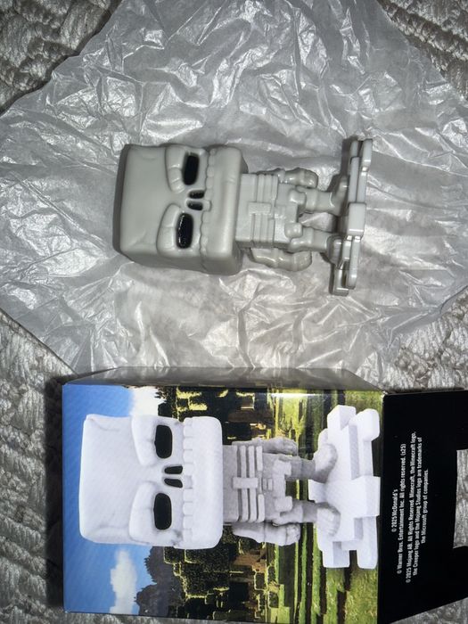 Скелет из Майнкрафт из Макдональдс