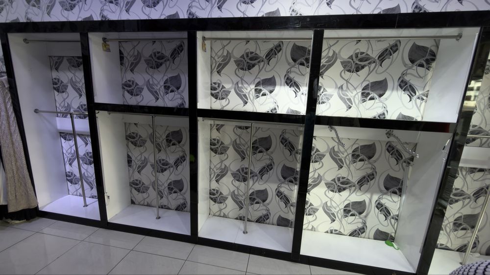 Срочно!!!Мебель для магазина одежды