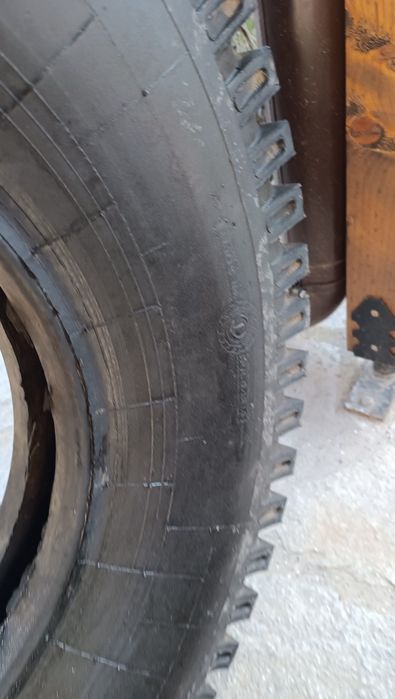 НОВИ Гуми 10.00 х 18  ( БДС 10227 - 72 ) 2 бр. за Газ 63 камион и др.