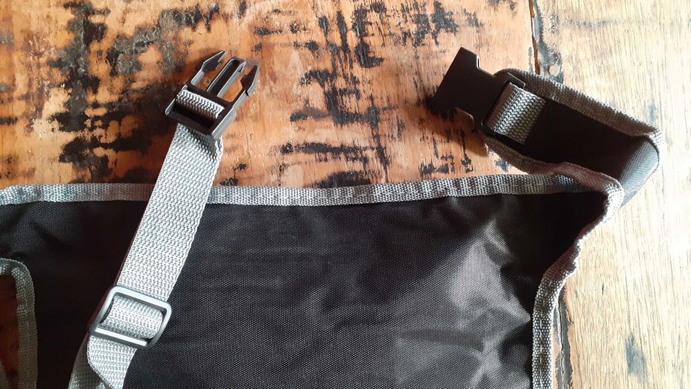 чанта са кръст тип паласка голяма, нов модел, донесена от Италия