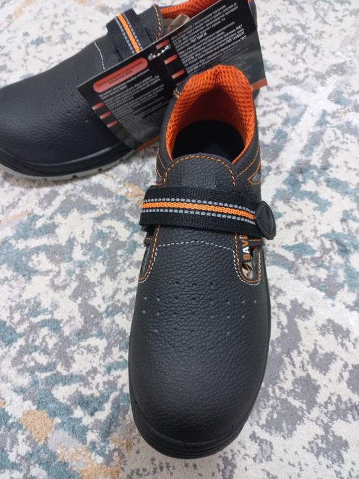Продам рабочие ботинки р-р 40