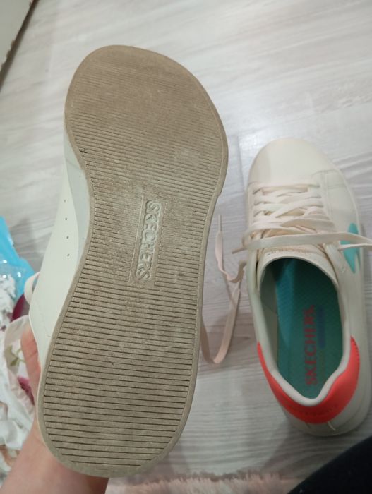 Skechers purtați de doua ori