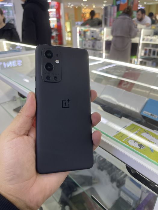 One plus 9 pro. 5Ggggg