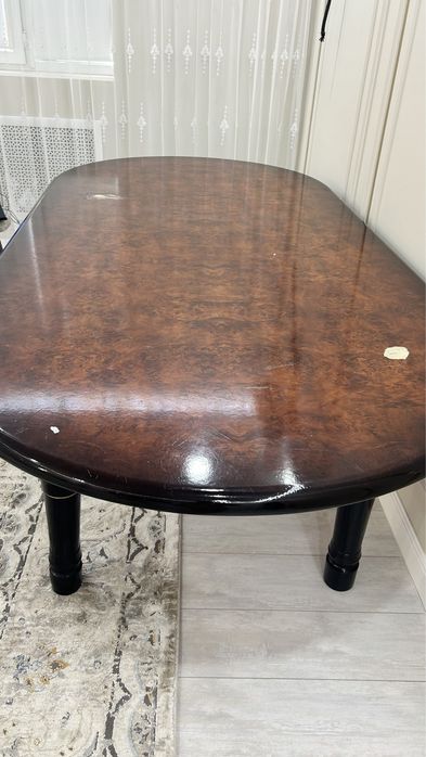 Овальный стол