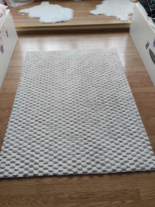 Vand doua covoare la fel