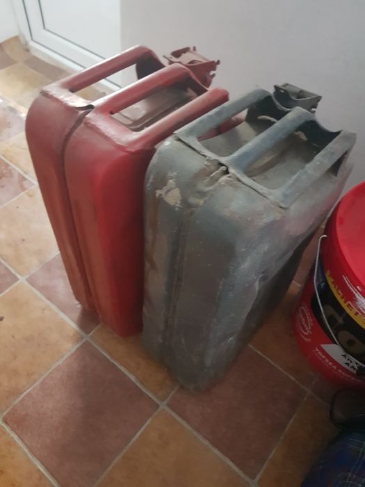 Canistra benzina pentru auto