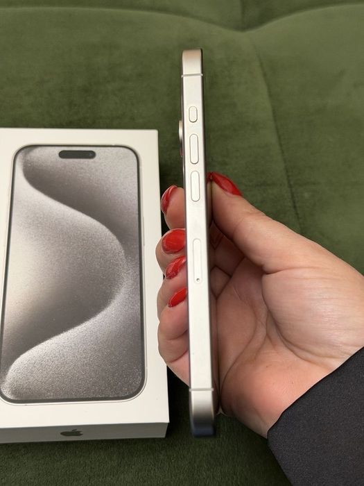 Продавам iPhone 15 Pro – Бял (White Titanium), 256GB