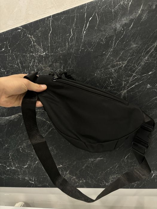UNDER ARMOUR сумка / бананка
