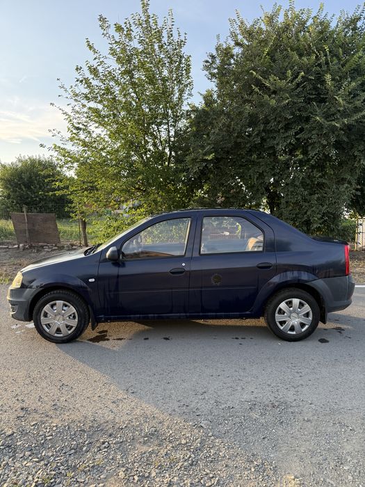 Vând Dacia Logan