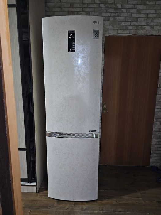 Холодильник LG в отличном состоянии