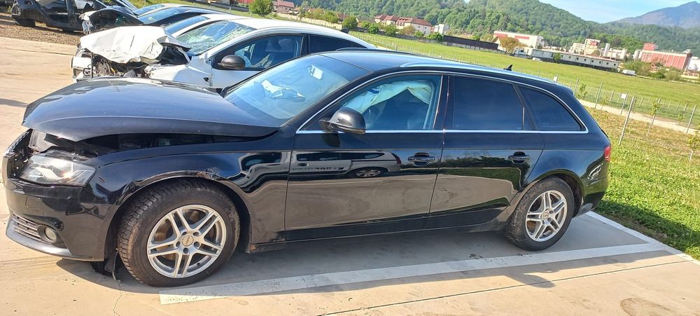 Dezmembram Audi A4 B8 2.0 TDI CAGA