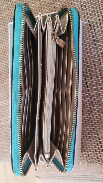 Дамски портфейл Guess