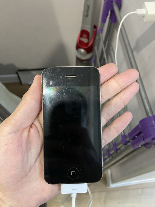 Продам Iphone 4S